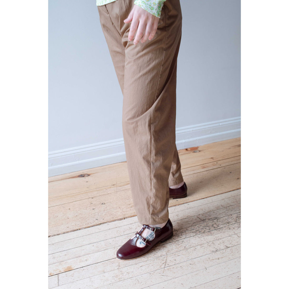 Grei Isla Pleated Trouser in Dark Khaki