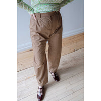 Grei Isla Pleated Trouser in Dark Khaki