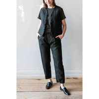 Pas de Calais Linen Twill V-neck Vest in Black