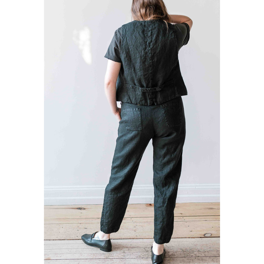 Pas de Calais Linen Twill Tapered Pants in Black