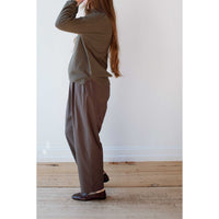 Grei Pleated Cruiser Pant in Dark Taupe