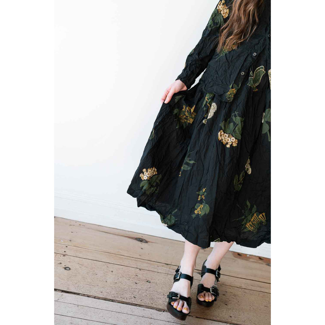 Pas de Calais Summer Botanical Print Skirt in Black