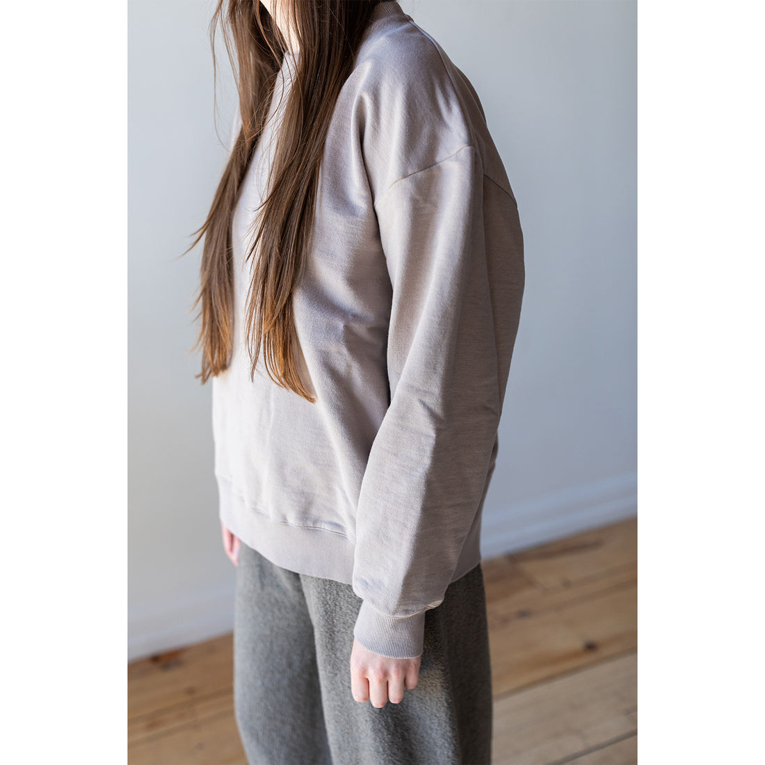 GREI Loose Crew Gusset Sweatshirt in Putty